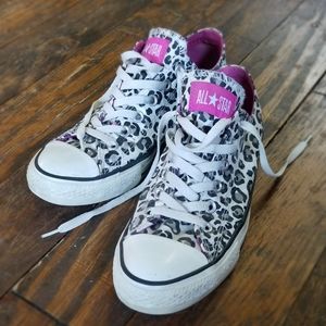 Cheetah print Converse